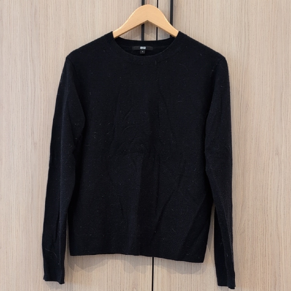 Uniqlo Navy Cashmere Sweater